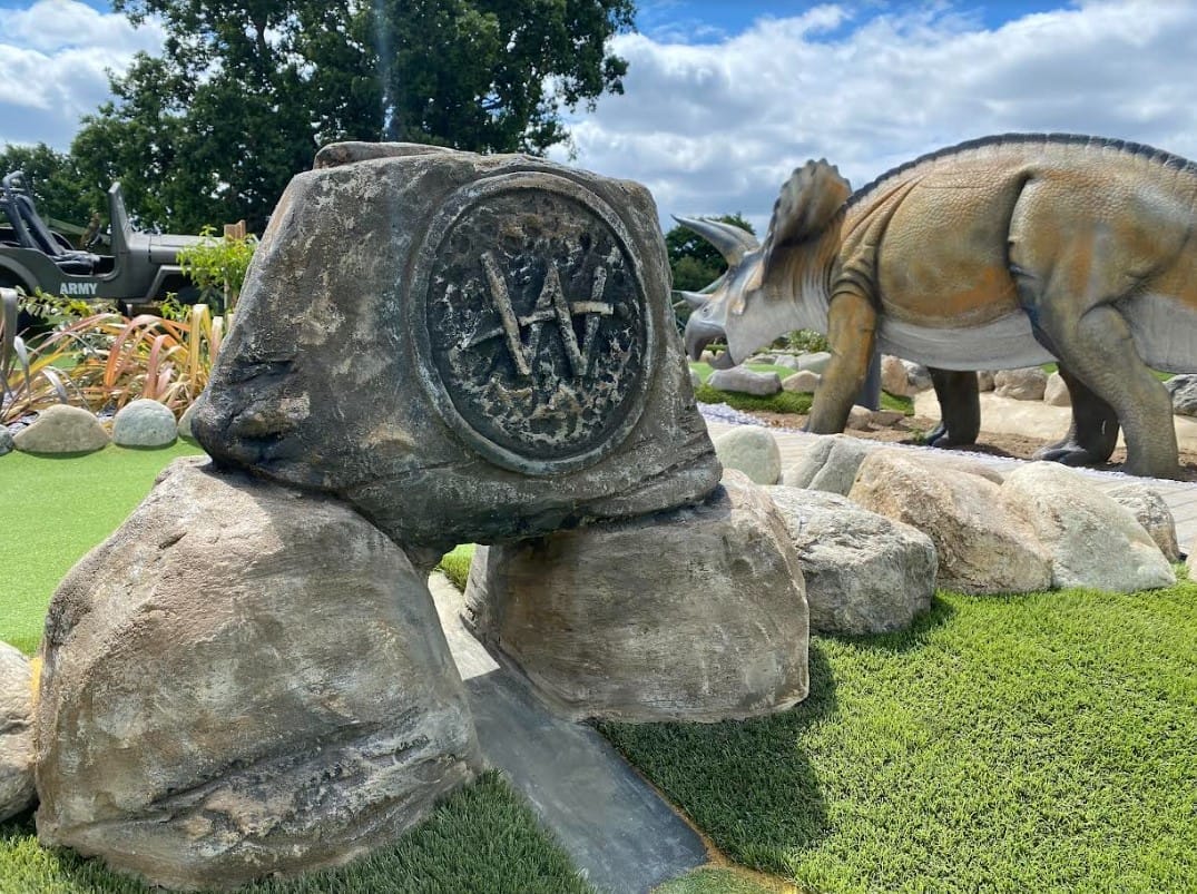 Dinosaur Adventure Golf - image 1